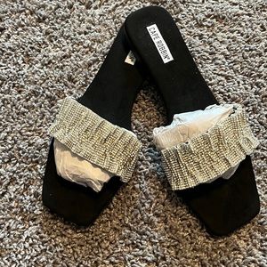 Cape Robbin size 9 color black